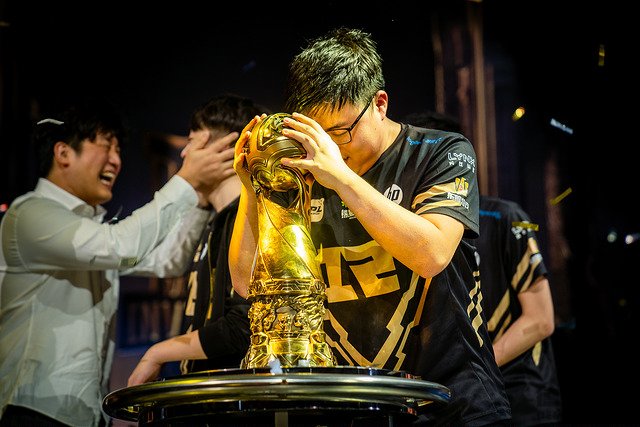 TES vs AL新英雄首秀，关键团战逆转经济差距惊险对决-saba电竞